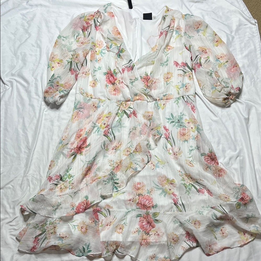 Maison Tara White Floral V-Neck Mini Dress with Puff Sleeves